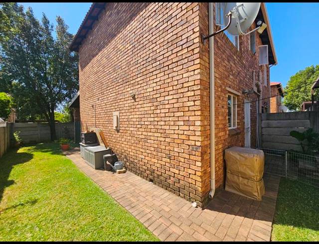 2 BEDROOM TOWNHOUSE FOR SALE IN ALLEN'S NEK